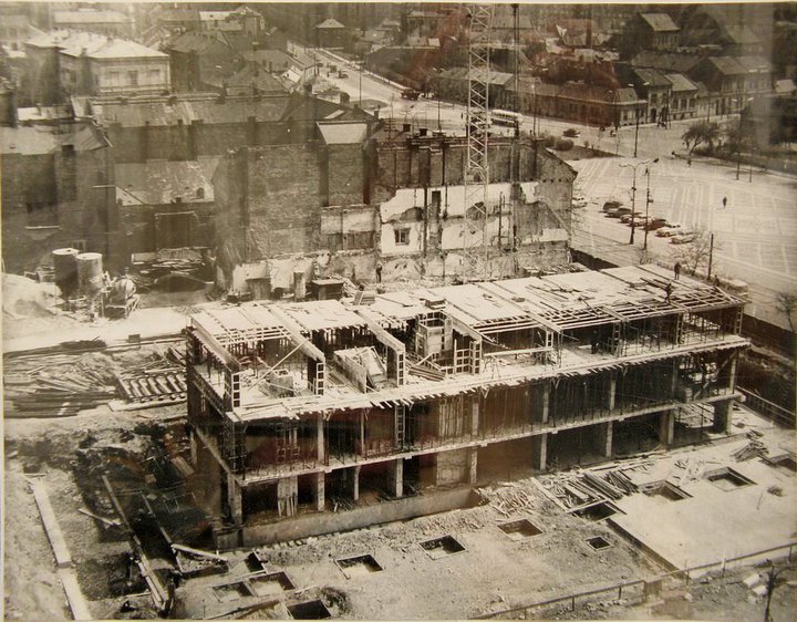 Námestie osloboditeľov, začiatok výstavby hotela Slovan